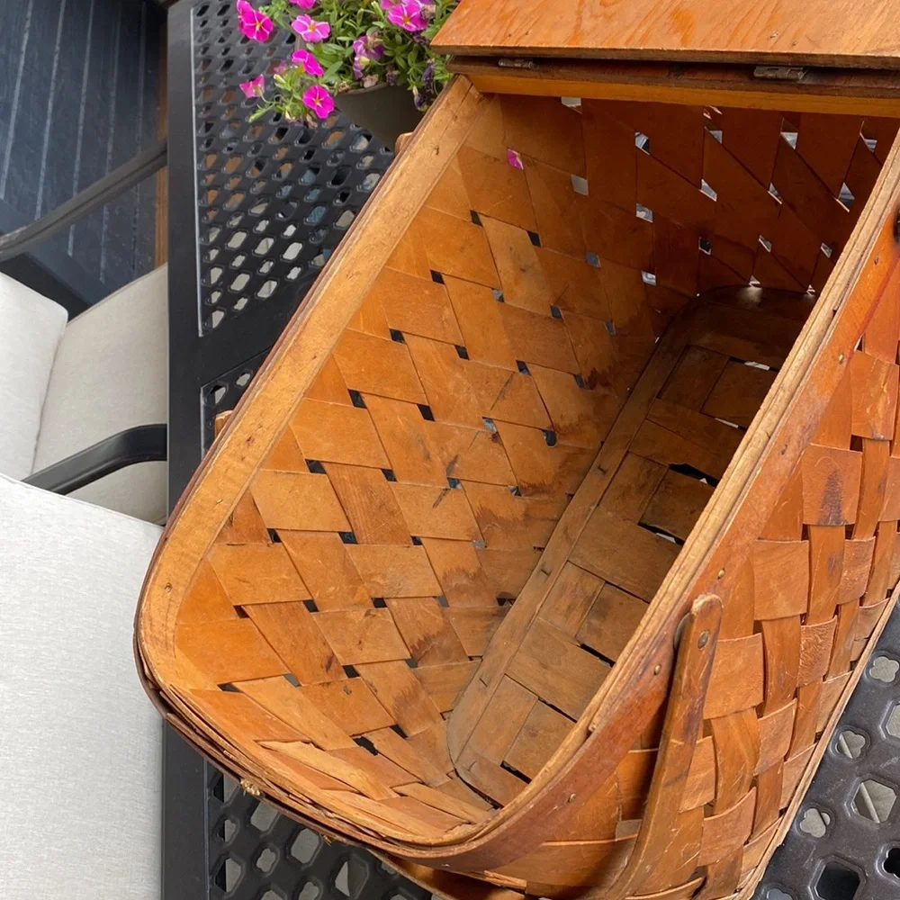 Vintage Woven Picnic Basket - Brown!
